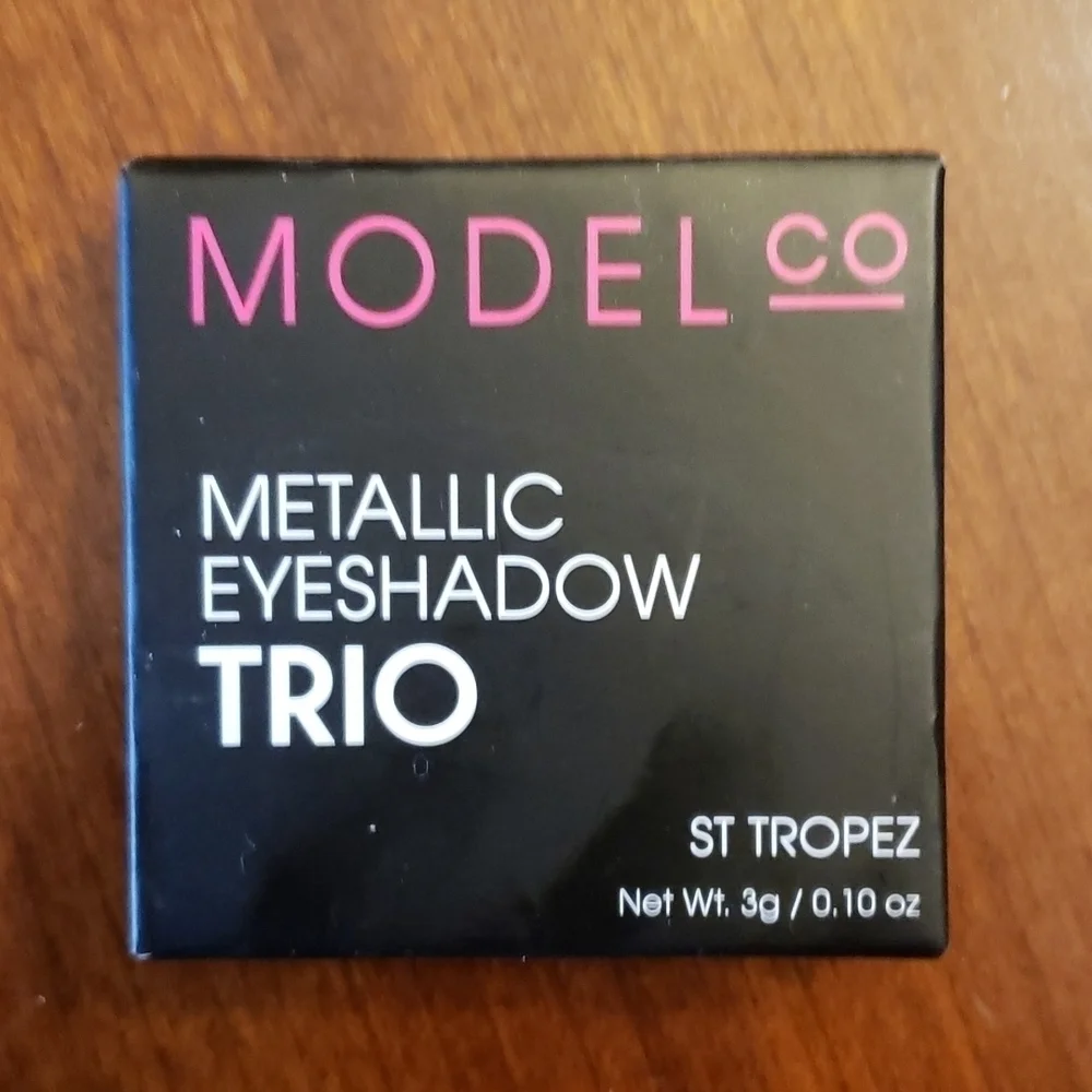 ModelCo metallic eyeshawdow